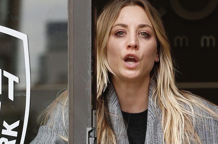 Kaley Cuoco y Pete Davidson están en conversaciones para trabajar en una comedia romántica