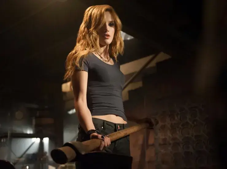 bella-thorne-terror (1)
