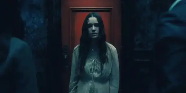 victoria-pedretti-terror (1)